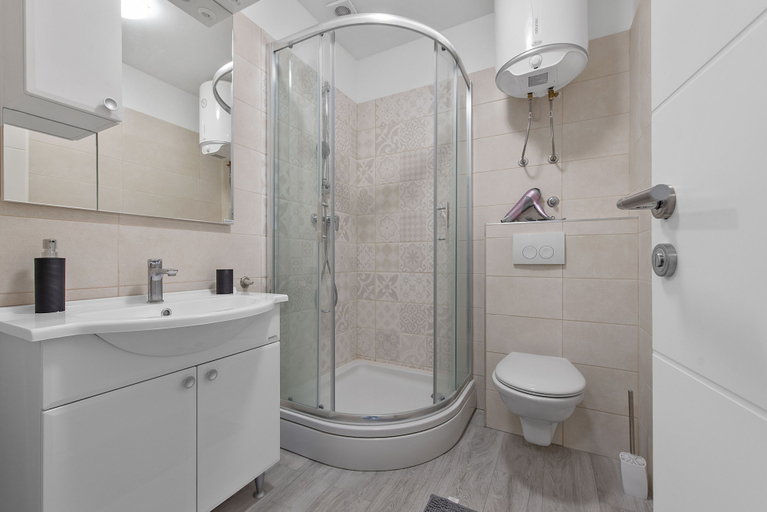 Bathroom 3, Pomerio apartments, Rijeka