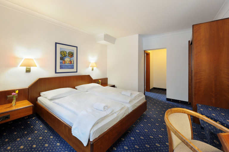 Bedroom 3, Ambassador Parkhotel, München