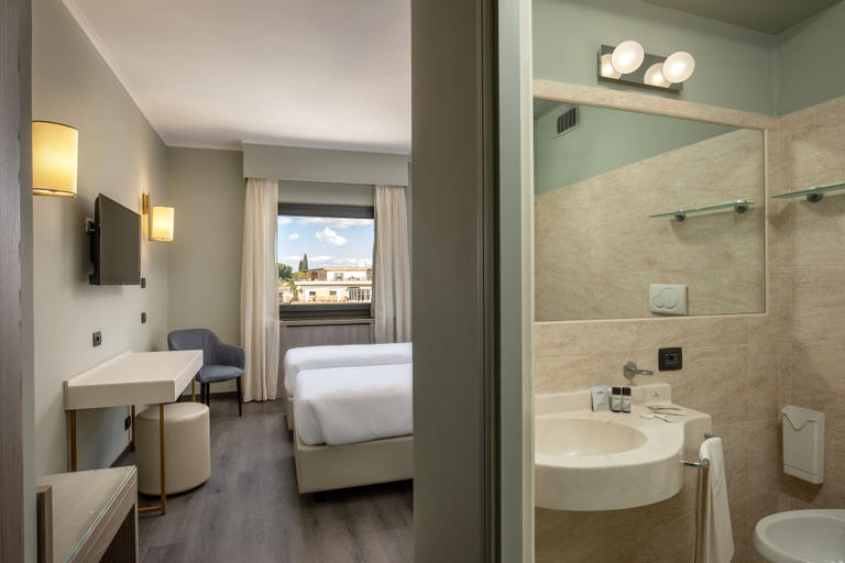 Bathroom 4, Hotel Marc Aurelio, Rome