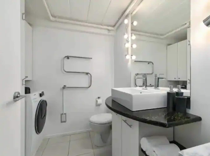 Bathroom, Stylish Loft Apt in CBD w/ King Bed I Zodiak Stays, Waitakere