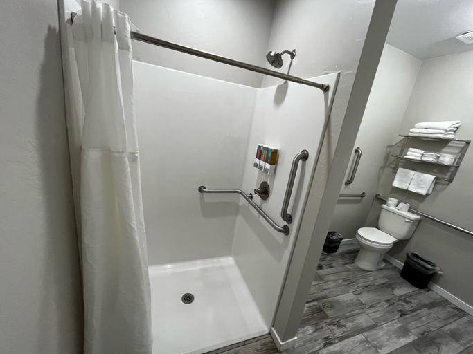 Bathroom 5, Longhorn Flats, Eddy