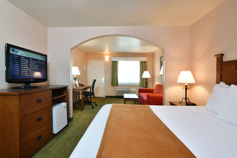Bedroom 3, Lamplighter Inn & Suites at SDSU, San Diego