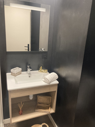 Bathroom 3, Hotel du Chateau, Dordogne