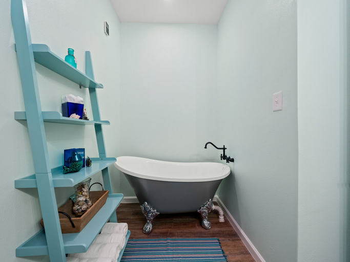 Bathroom 4, Summer's Little Bay Getaway, Aransas