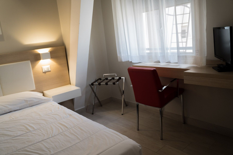 Bedroom 3, Hotel Mediterraneo, Palermo