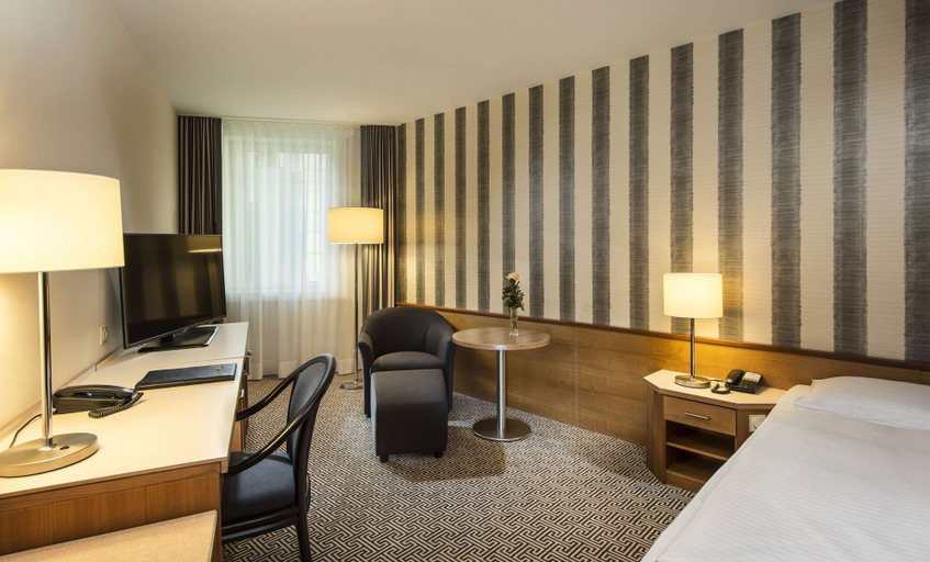 Bedroom 3, Maritim Hotel Stuttgart, Stuttgart