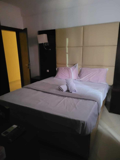 Others 3, Guest House La Plaza, Ingombota
