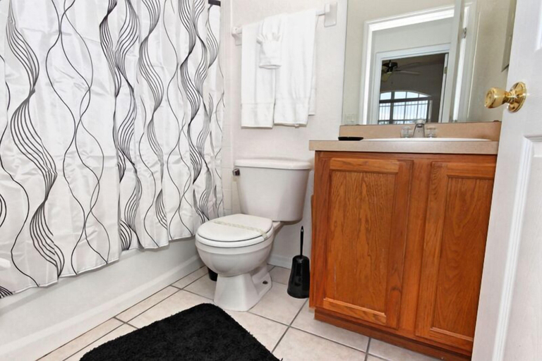Bathroom 3, 684od 5 Bedroom Home by RedAwning, Polk