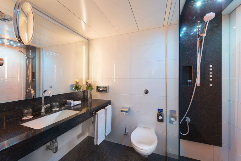 Bathroom 5, Maritim Hotel Stuttgart, Stuttgart