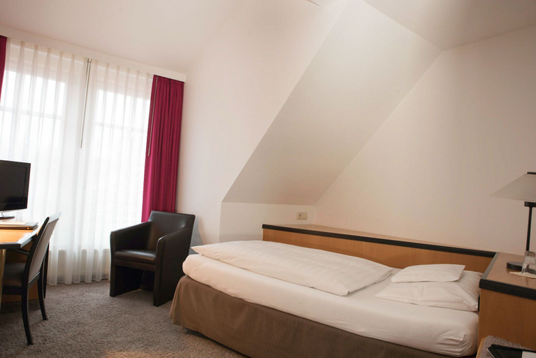 Bedroom 3, Hotel Schere, Northeim