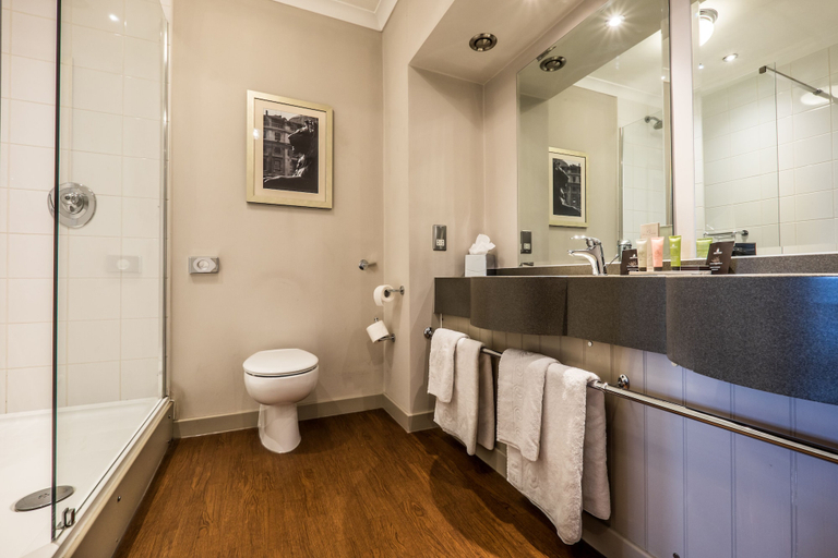 Bathroom 4, The Bridge Hotel Greenford, London