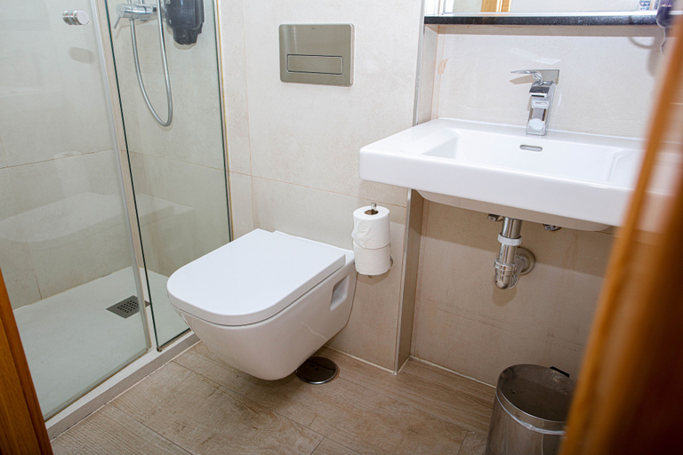 Bathroom 5, Hostal Castilla II - Puerta del Sol, Madrid