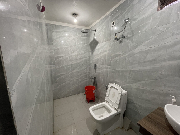 Bathroom 2, Hotel Himgiri, Jammu