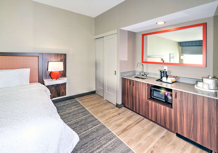 Bedroom 3, Hampton Inn by Hilton Ottawa, Ottawa
