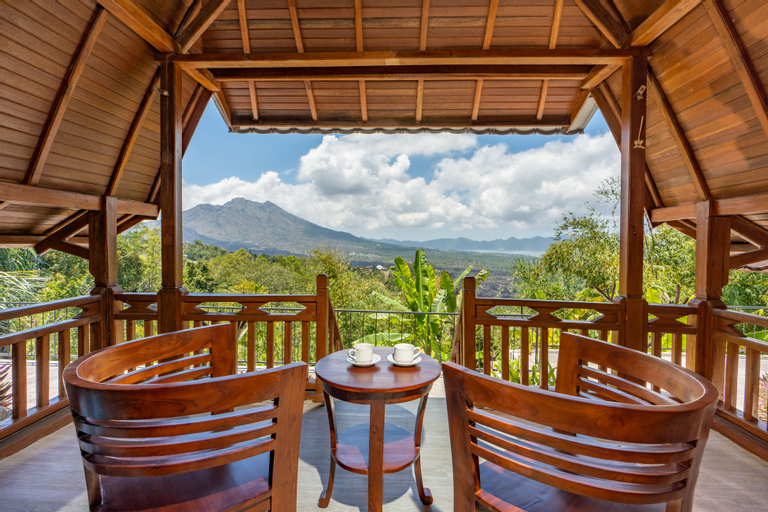 Exterior & Views 10