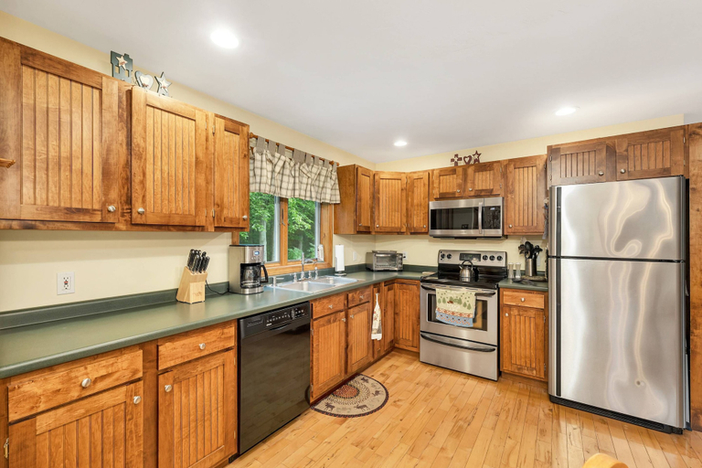 Others 5, Bears Den, Grafton