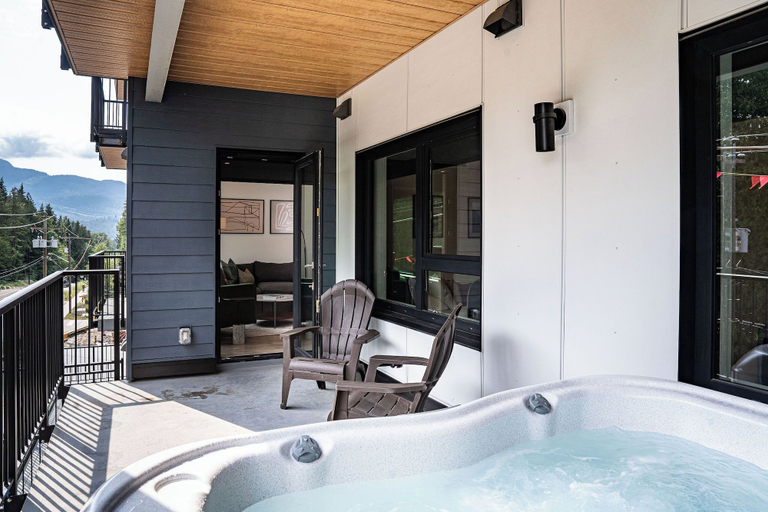 Sport & Beauty 5, Serenity Now by Revelstoke Vacations, Columbia-Shuswap