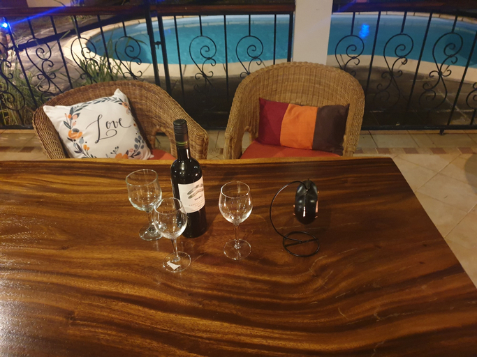Others 4, Villa - Sleeps 7 - Pool - Parking, Black River