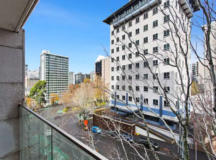 Exterior & Views 2, Central Modern Apt. w/ Working Space Zodiak Stays, Waitakere