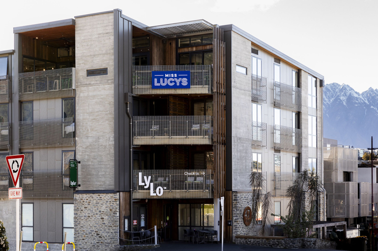 Exterior & Views