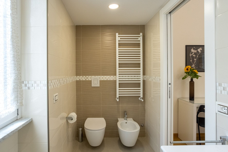 Bathroom 4, Pisacane Suite, Salerno