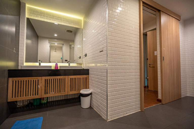 Bathroom 5, Patong Poshtel, Phuket Island