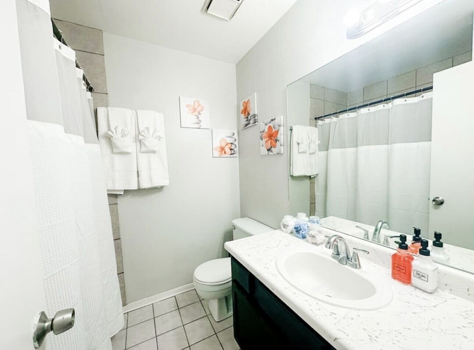 Bathroom, The Hygge Apt A, El Paso