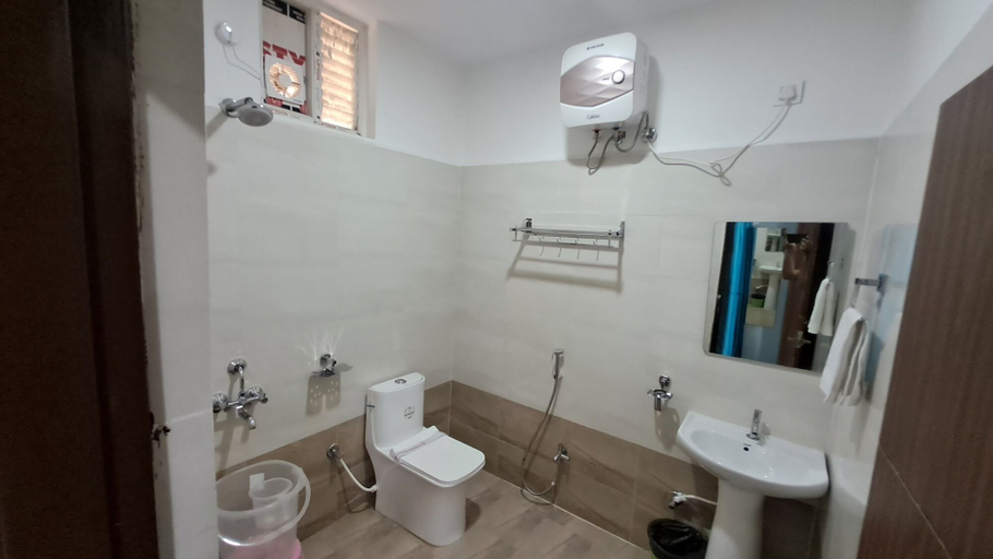 Bathroom 3, The Balcony Hotel, Hyderabad