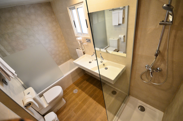 Bathroom 4, Hotel Olympus, Alicante