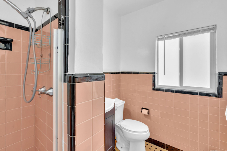 Bathroom 4, Sea Angel, Broward