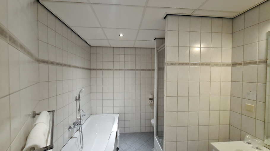Bathroom 3, Fletcher Duinhotel Burgh Haamstede, Schouwen-Duiveland