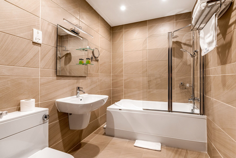 Bathroom 4, Grand Sapphire Hotel & Banqueting, London