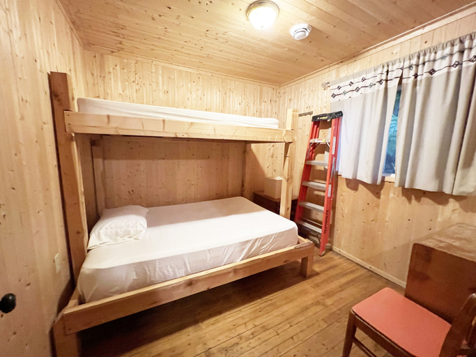 Bedroom 3, Lake Onaping Lodge, Sudbury