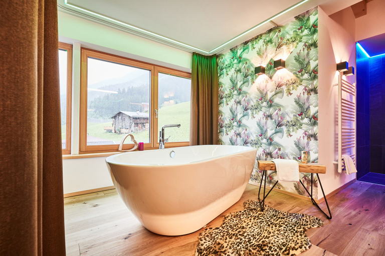 Bathroom 4, Ferienhotel Jörglerhof, Schwaz