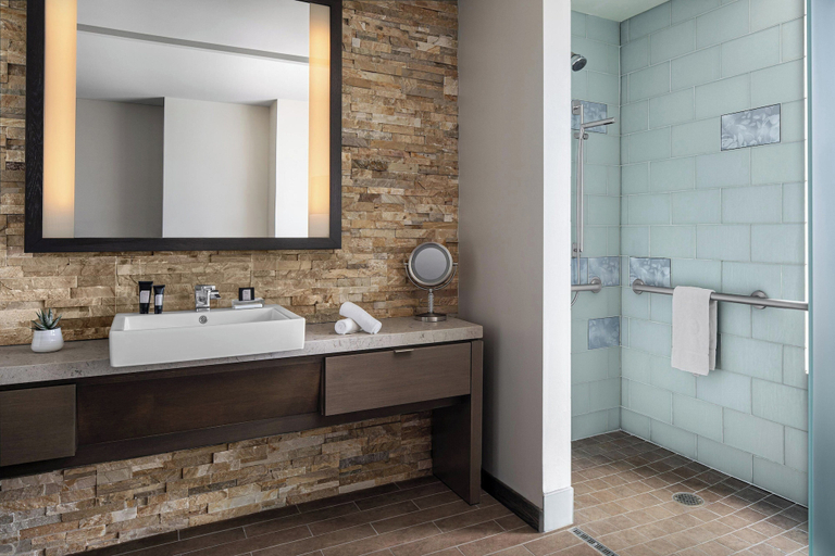 Bathroom 5, W Scottsdale, Maricopa