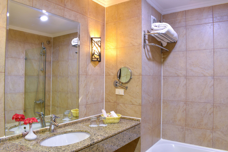 Bathroom 5, Parrotel Aquapark Resort, Sharm el-Sheikh