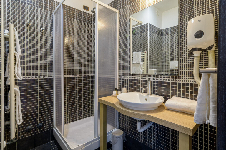 Bathroom 5, Hotel Terme Capasso, Salerno