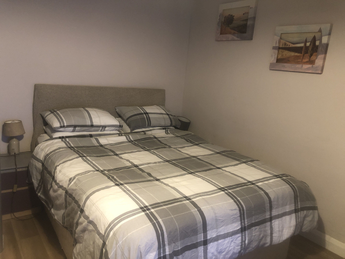 Bedroom 3, Superb Apartment With Sky Glass TV and Netflix, Lincolnshire