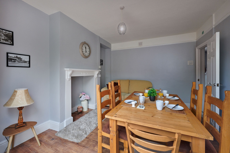 Others 5, Detached 3 Bed House, Ideal for Long Stays & Pets, Flintshire