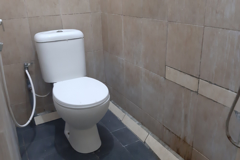 Bathroom 4, Hotel O Fanilly Guest House MarabahanNearJembatan Rumpiang, Barito Kuala
