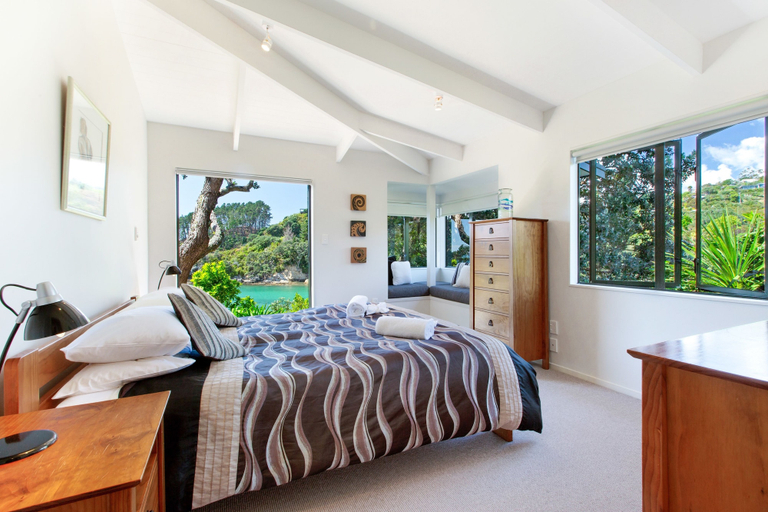 Bedroom 3, Beachfront Enclosure Bay, Auckland