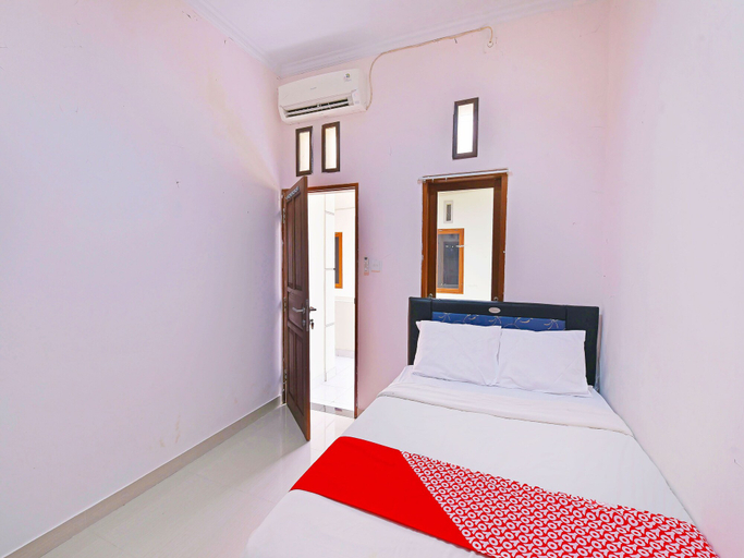 Bedroom 2, Hotel O Sandat Guest House, Denpasar