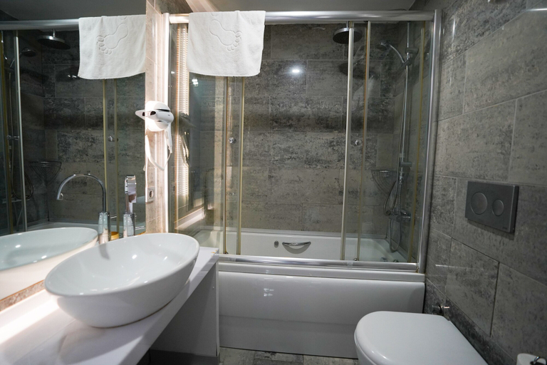 Bathroom 5, Time Hotel Mecidiyekoy, Beşiktaş