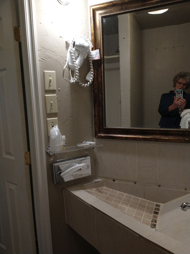 Bathroom 5, Big Horn Motel, Johnson