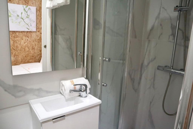 Bathroom 5, Amadora Boutique Hostel, Amadora