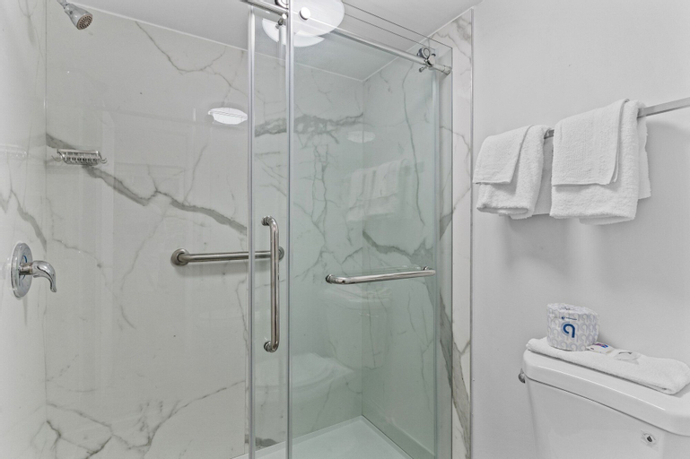 Bathroom 13