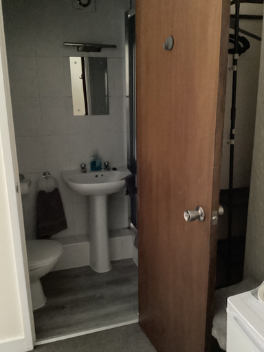 Bathroom, The Pirate Inn, Cornwall