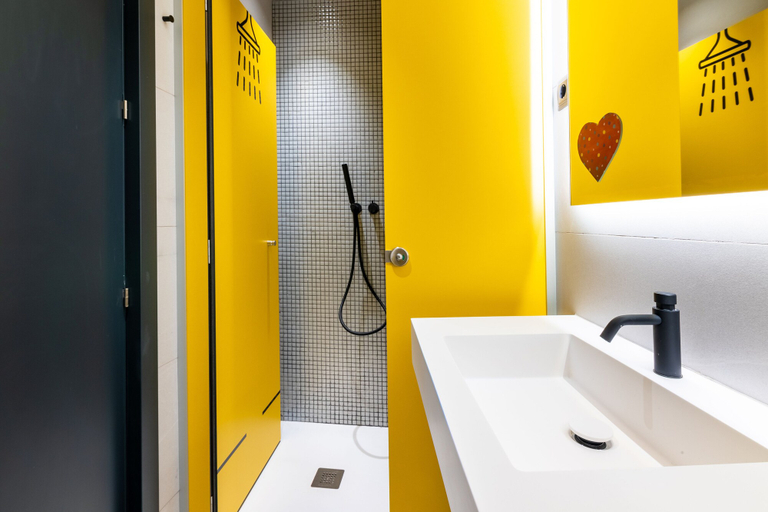 Bathroom 5, Petit Hostel Palacio Real, Madrid