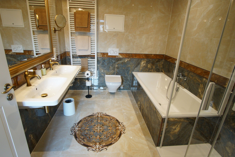 Bathroom 5, Tagungszentrum Schloss Hohenfels, Konstanz