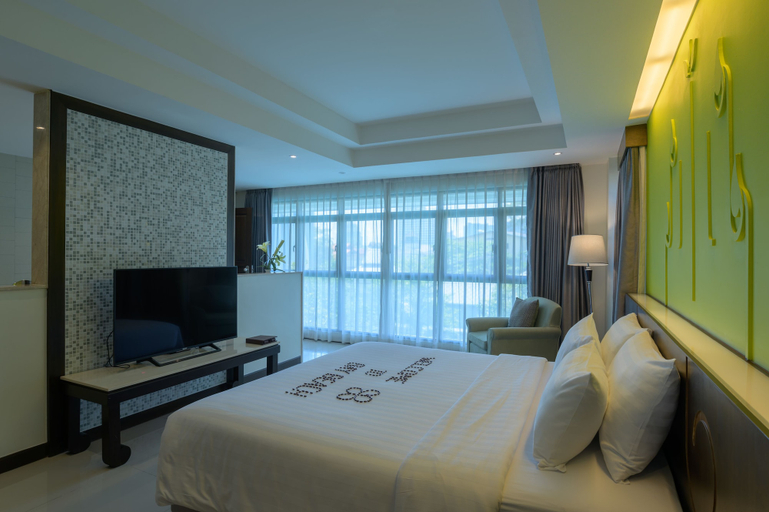 Bedroom 3, Bay Beach Resort, Pattaya